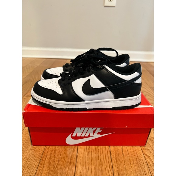 Panda Dunk Low Sz 7 NIKE - Picture 1 of 6